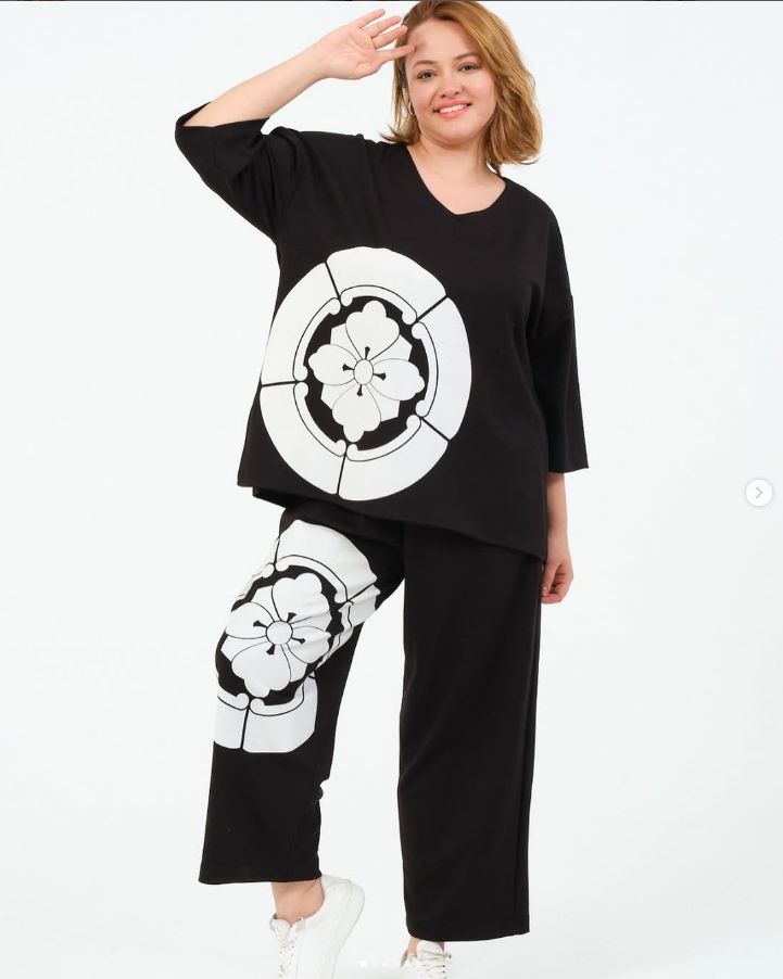 büyük baskılı siyah