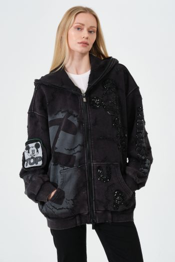 Siyah Oversize Patchwork Hoodie – Desenli ve Yamalı Kadın Kapüşonlu Sweatshirt